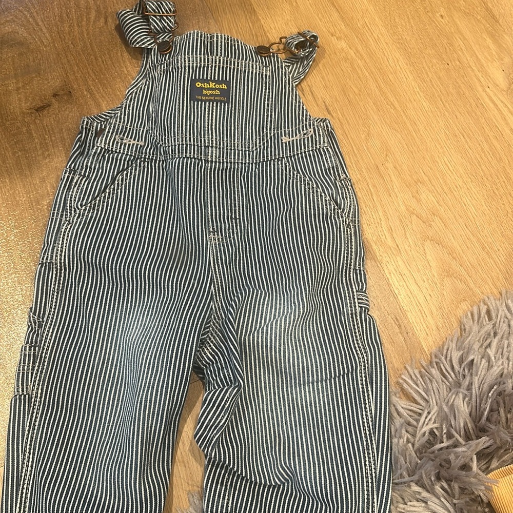 Overalls size 18 mos.  Worn once